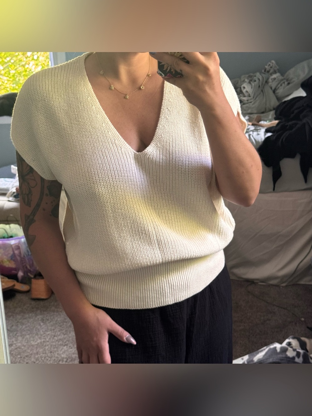 Ann Taylor off white knit V neck shirt sleeve sweater top